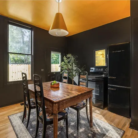 Chic 2 Bed 2 Bath, In 12 South Holiday home