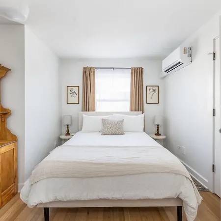Chic 2 Bed 2 Bath, In 12 South Holiday home Nashville