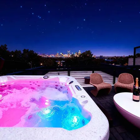 Retreat With Hot Tub & Private Garage * Nashville
