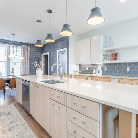 Retreat With Hot Tub & Private Garage * Nashville