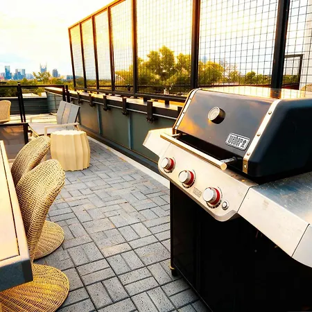 Retreat With Hot Tub & Private Garage Holiday home Nashville