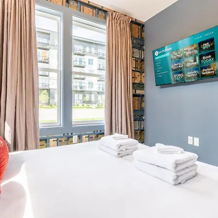 Luxe Group With Hot Tub & Rooftop Lounge Holiday home