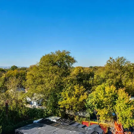 Rooftop Views Ping Pong Lounge Holiday home