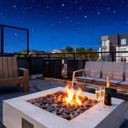 Holiday home 8br Rooftops With Hot Tub Fire Pit Skyline Views *