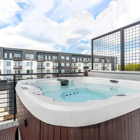 8br Rooftops With Hot Tub Fire Pit Skyline Views Holiday home *