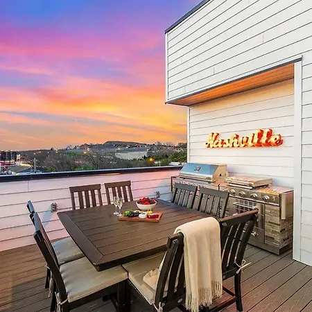 Elevator With Rooftop Hot Tub & Spacious Yard