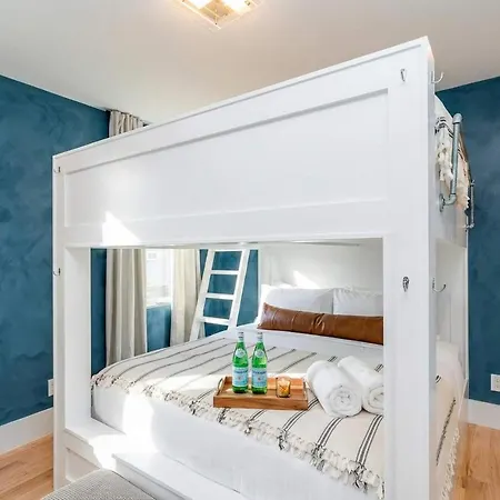 Elevator With Rooftop Hot Tub & Spacious Yard *