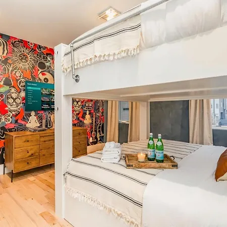 Elevator With Rooftop Hot Tub & Spacious Yard Holiday home *