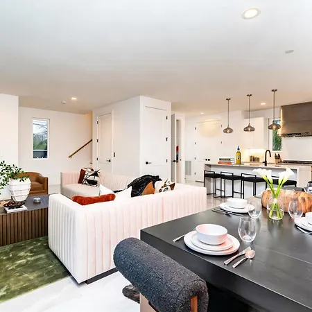 Elevator With Rooftop Hot Tub & Spacious Yard * Nashville