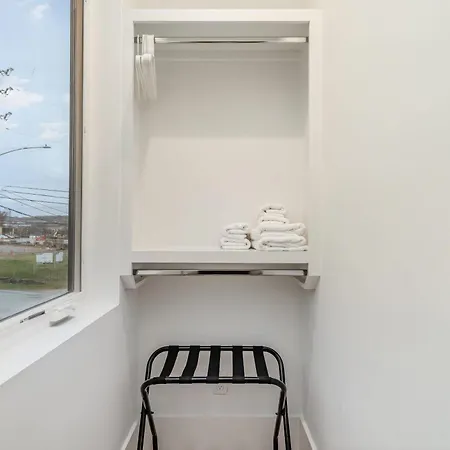 Elevator With Rooftop Hot Tub & Spacious Yard *