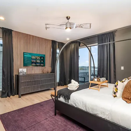 Elevator With Rooftop Hot Tub & Spacious Yard Nashville