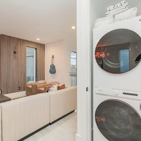 Elevator With Rooftop Hot Tub & Spacious Yard * Nashville