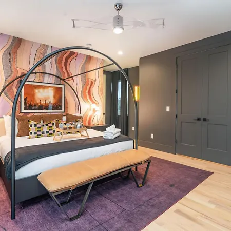 Elevator With Rooftop Hot Tub & Spacious Yard Holiday home Nashville
