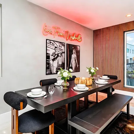 Elevator With Rooftop Hot Tub & Spacious Yard Holiday home Nashville