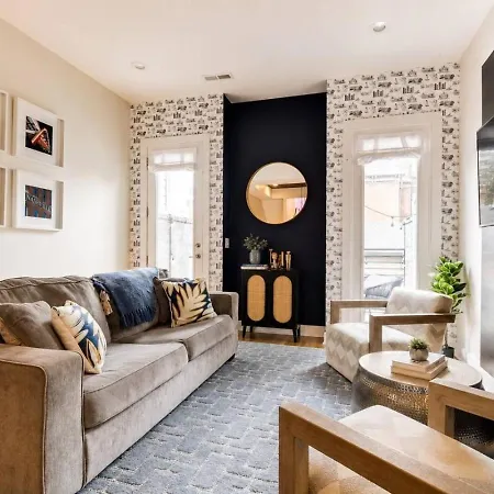 Funk House. Mins To Broadway. Parking *