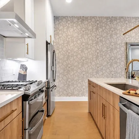 Pet-friendly House Sleeps 12 Near Geodis Park *