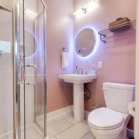 Funk House. Mins To Broadway. Parking * Nashville