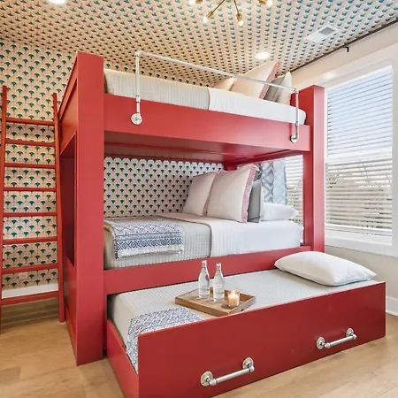 Holiday home Rooftop Deck Townhome Sleeps 12 Near Geodis Park