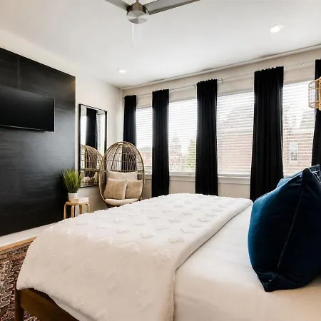 Funk House. Mins To Broadway. Parking * Nashville