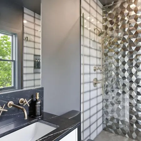 2 Ultra Lux Homes Sleeps 24 Hot Tub & Rooftops *