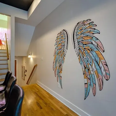 Funk House. Mins To Broadway. Parking Holiday home *