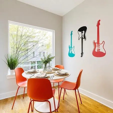 Funk House. Mins To Broadway. Parking Holiday home