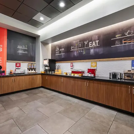 Hotel Hampton By Hilton Airport Century Place
