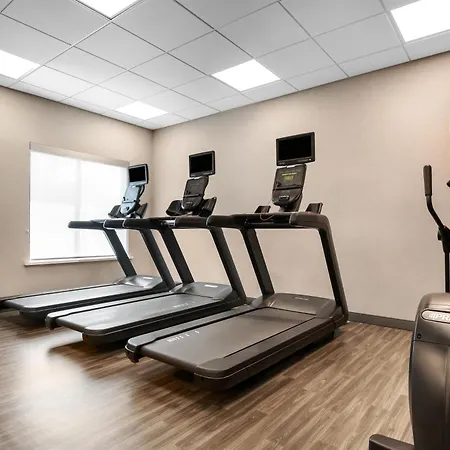 Hampton By Hilton Airport Century Place Hotel