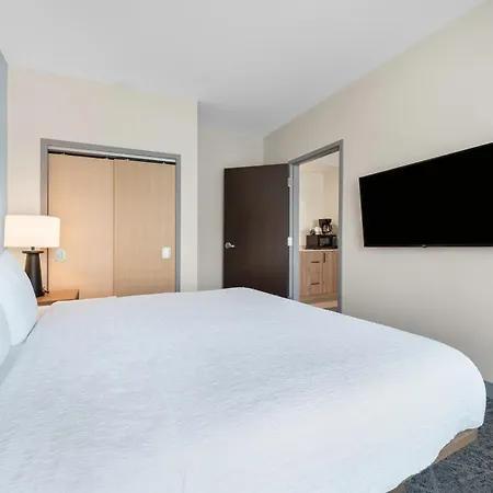 Hampton By Hilton Airport Century Place Hotel