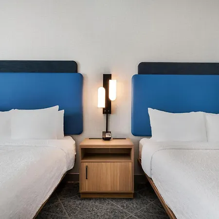 Hotel Hampton By Hilton Airport Century Place 3*