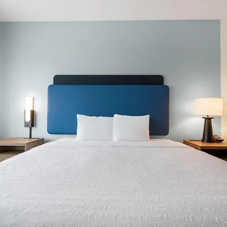Hampton By Hilton Airport Century Place Nashville