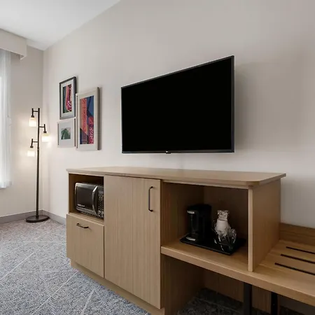 Hotel Hampton By Hilton Airport Century Place 3*