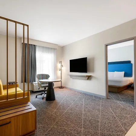 Hampton By Hilton Airport Century Place Hotel