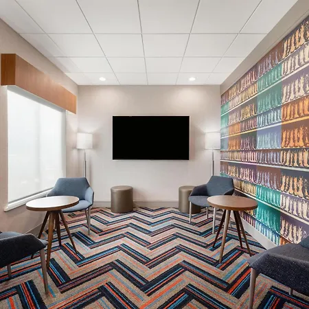 Hampton By Hilton Airport Century Place Nashville