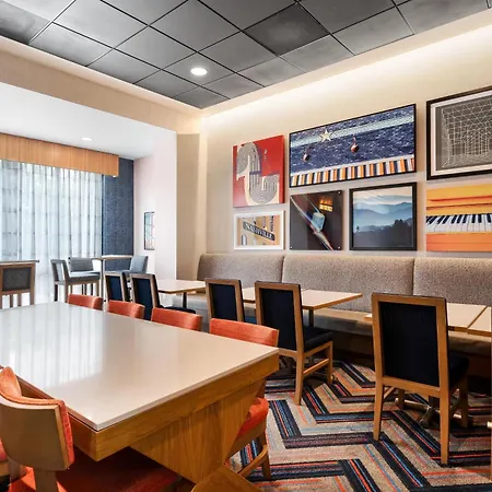 Hotel Hampton By Hilton Airport Century Place