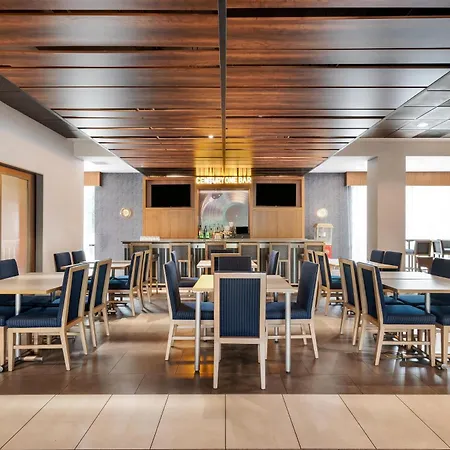 Hampton By Hilton Airport Century Place Hotel 3*