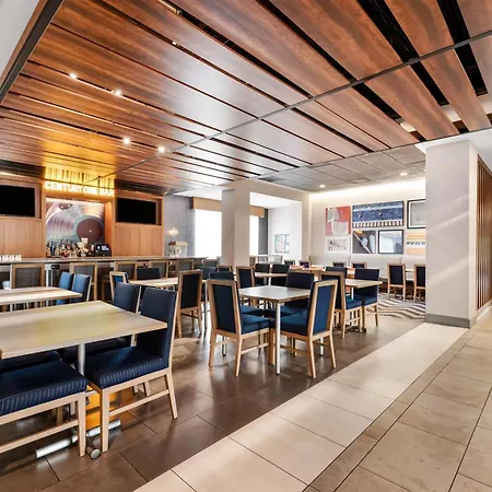 Hampton By Hilton Airport Century Place 3*