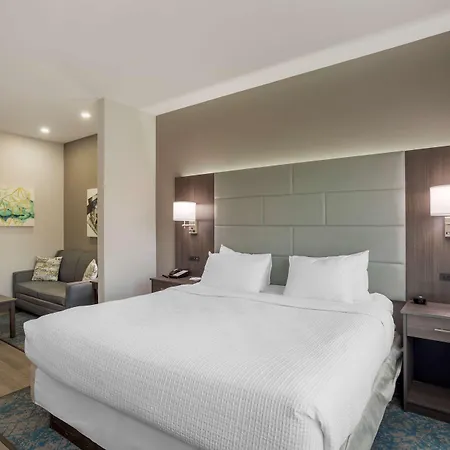 Fairfield By Marriott & Antioch 2*