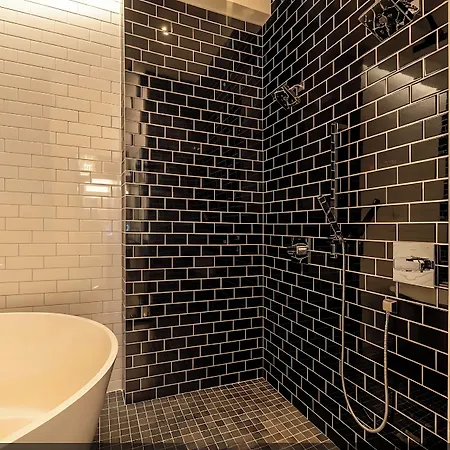 121 By Avantstay 4*