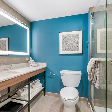 Cambria Midtown 4*