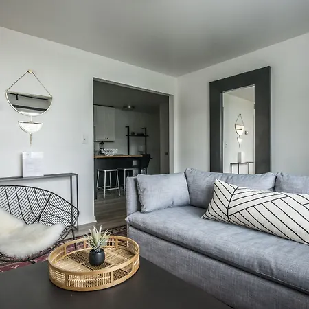 Apartment Abode - Marathon Village Near Downtown *