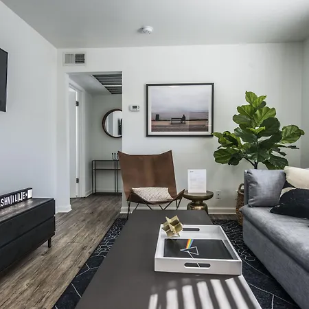 Apartment Abode - Marathon Village Near Downtown *