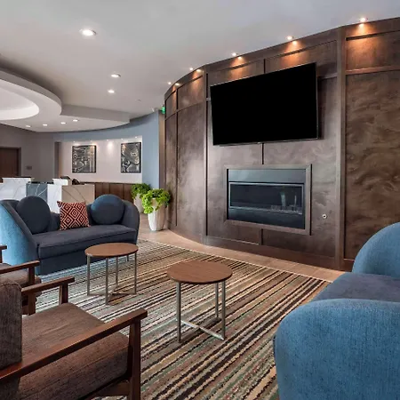 Hotel Cambria Airport 5*