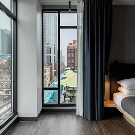Hotel Moxy Downtown