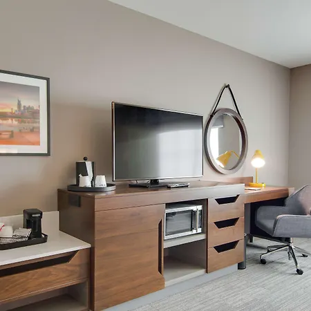 Hotel Hampton & By Hilton North Skyline 3*