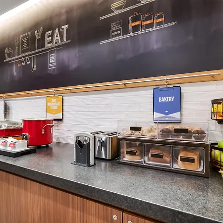 Hampton By Hilton Airport Century Place