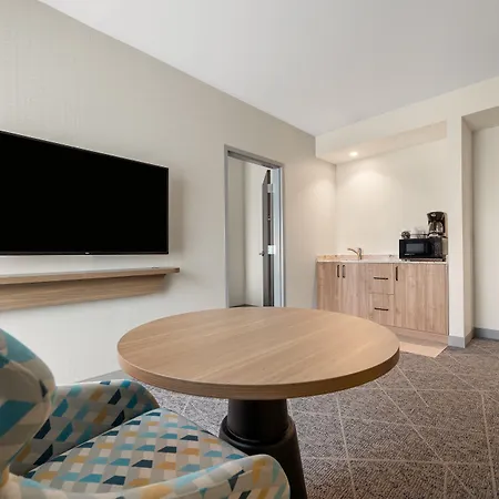 Hampton By Hilton Airport Century Place Hotel Nashville
