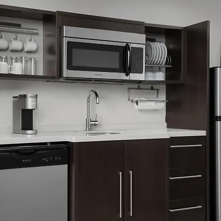 Home2 Airport Hotel 3*
