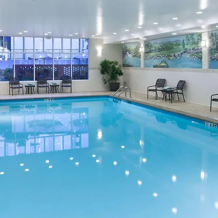 Hilton Garden Vanderbilt 3*