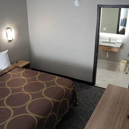 Super 8 By Wyndham Antioch/nashville South East